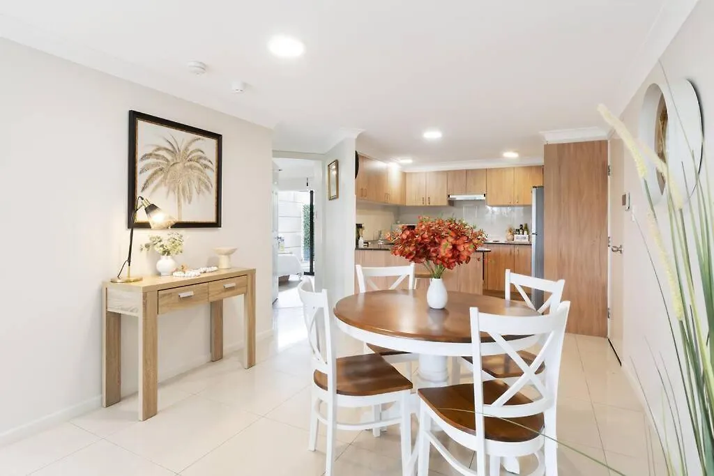 Spacious 2 Bed/2 Bath Garden Apartment Aircon Brisbane